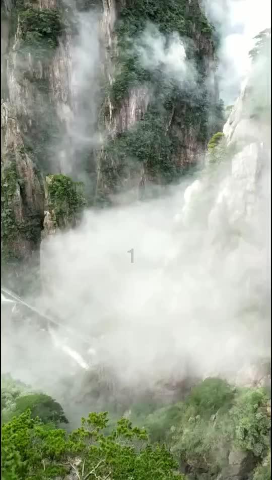 逃离古老的乡村房子